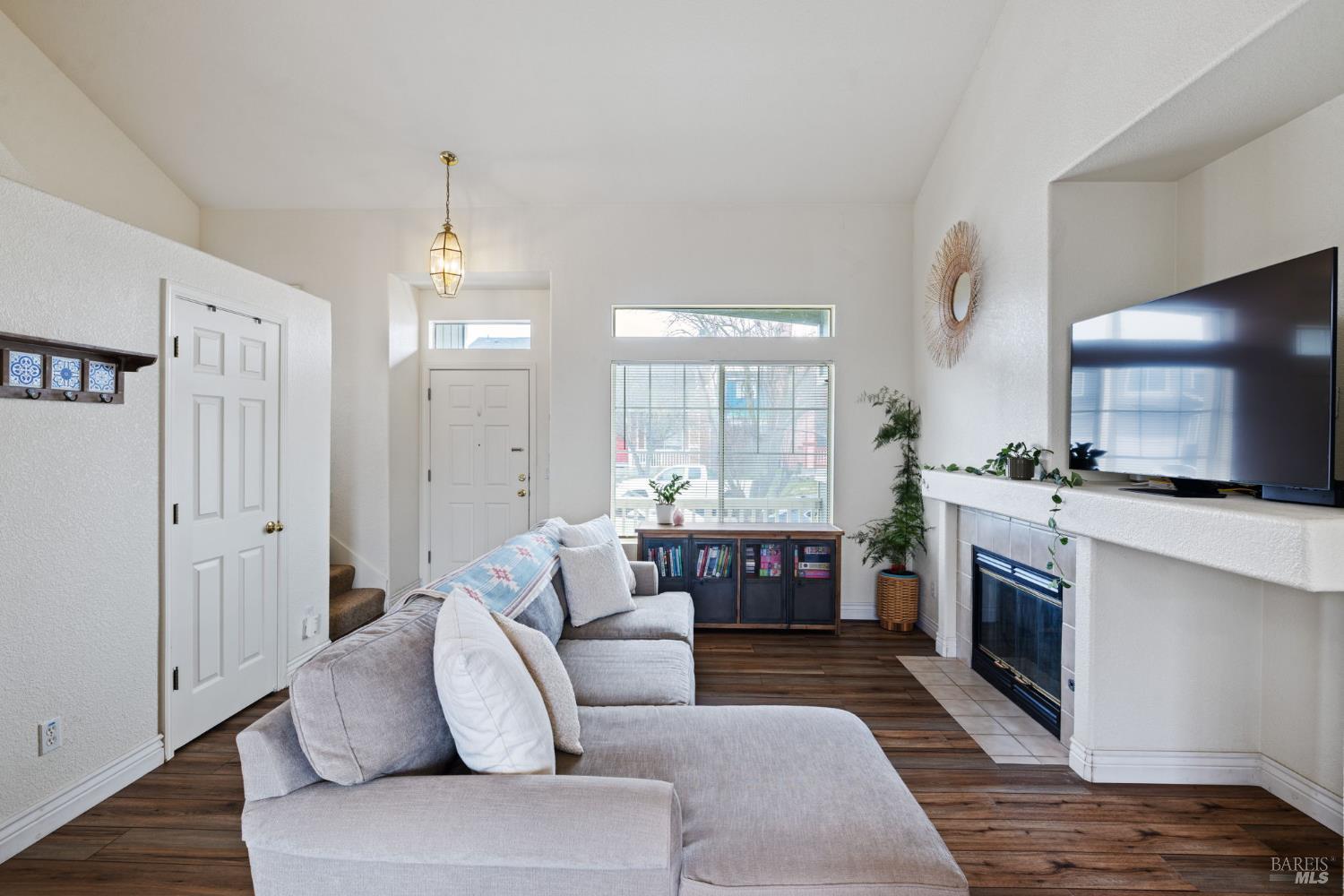 Detail Gallery Image 9 of 46 For 2305 Malachite Way, Santa Rosa,  CA 95404 - 3 Beds | 2/1 Baths