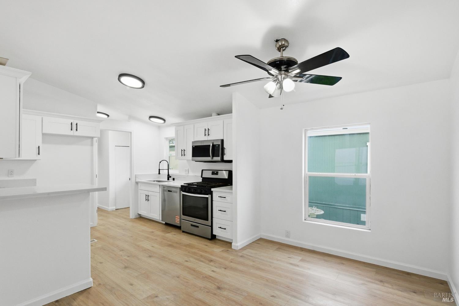 Detail Gallery Image 12 of 39 For 3455 Santa Rosa Ave 8, Santa Rosa,  CA 95407 - 3 Beds | 2 Baths