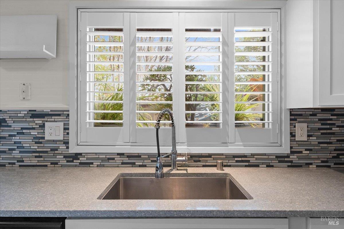 Detail Gallery Image 13 of 29 For 1003 Golf Course Dr, Rohnert Park,  CA 94928 - 2 Beds | 1/1 Baths