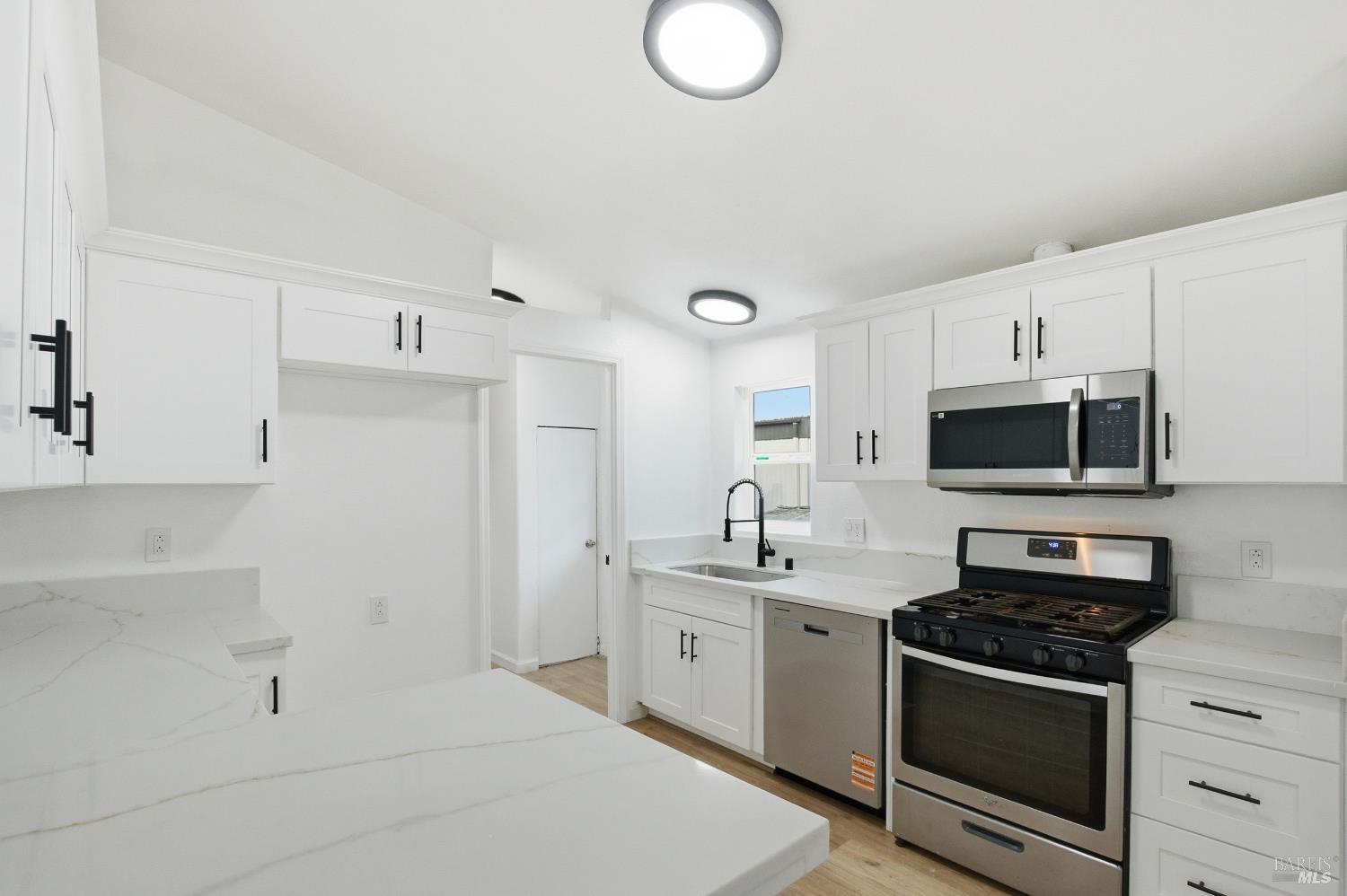 Detail Gallery Image 21 of 39 For 3455 Santa Rosa Ave 8, Santa Rosa,  CA 95407 - 3 Beds | 2 Baths