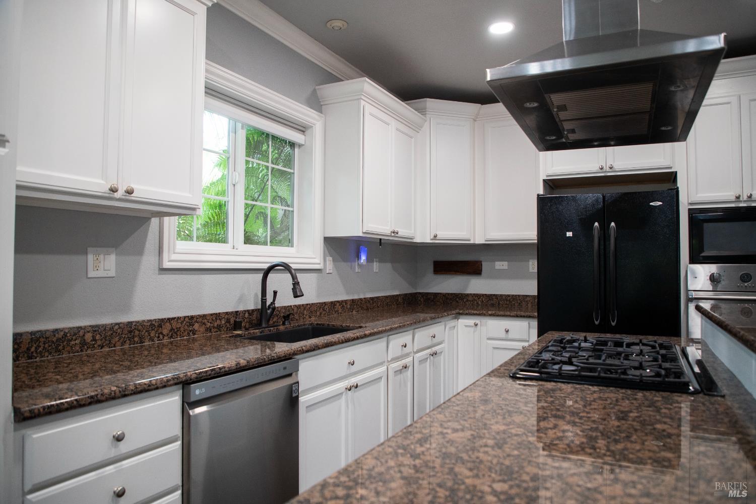 Detail Gallery Image 9 of 41 For 504 Palms Dr, Martinez,  CA 94553 - 3 Beds | 2 Baths