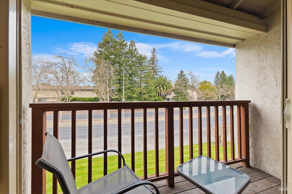 Detail Gallery Image 24 of 29 For 1003 Golf Course Dr, Rohnert Park,  CA 94928 - 2 Beds | 1/1 Baths