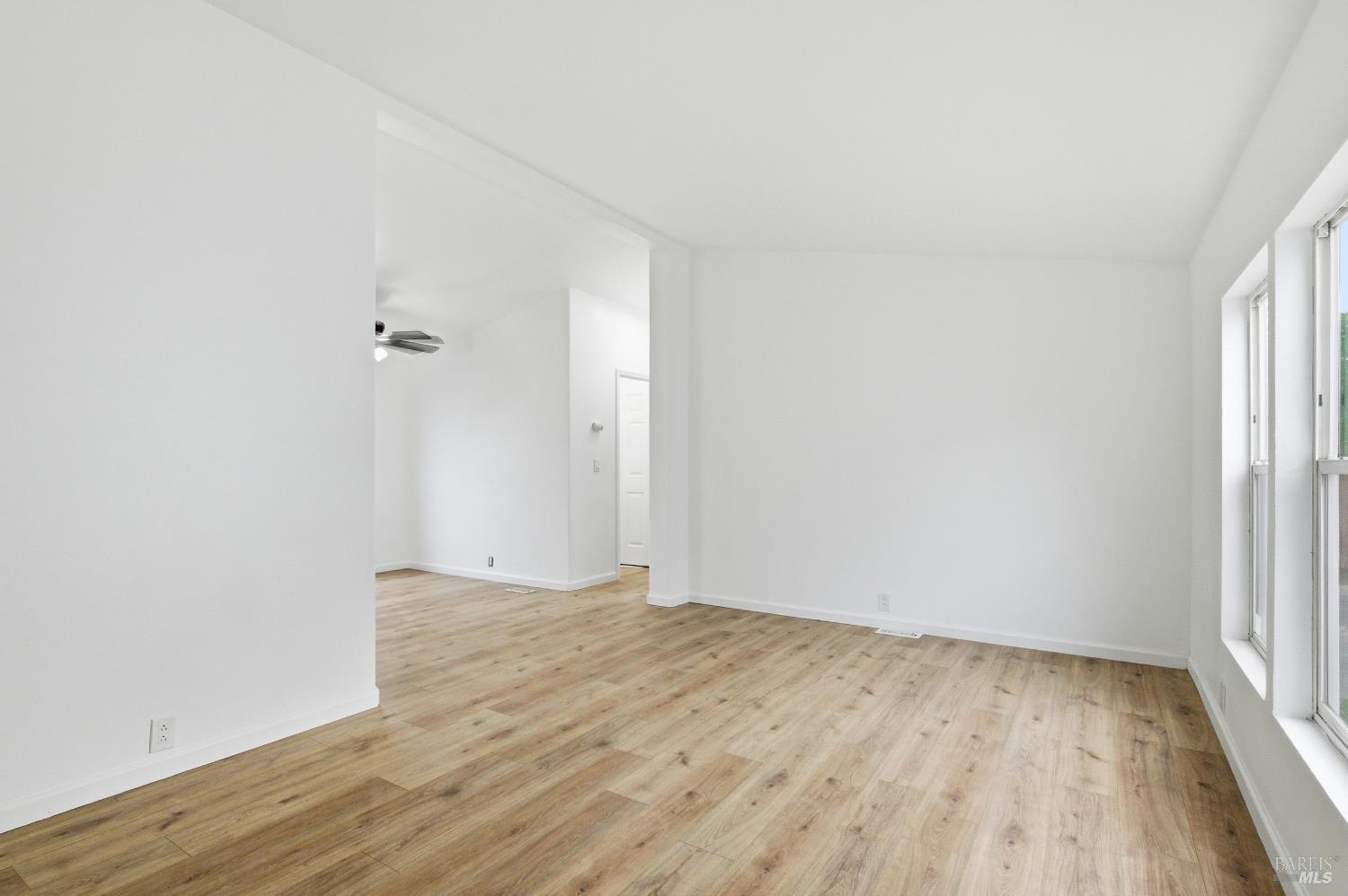 Detail Gallery Image 8 of 39 For 3455 Santa Rosa Ave 8, Santa Rosa,  CA 95407 - 3 Beds | 2 Baths