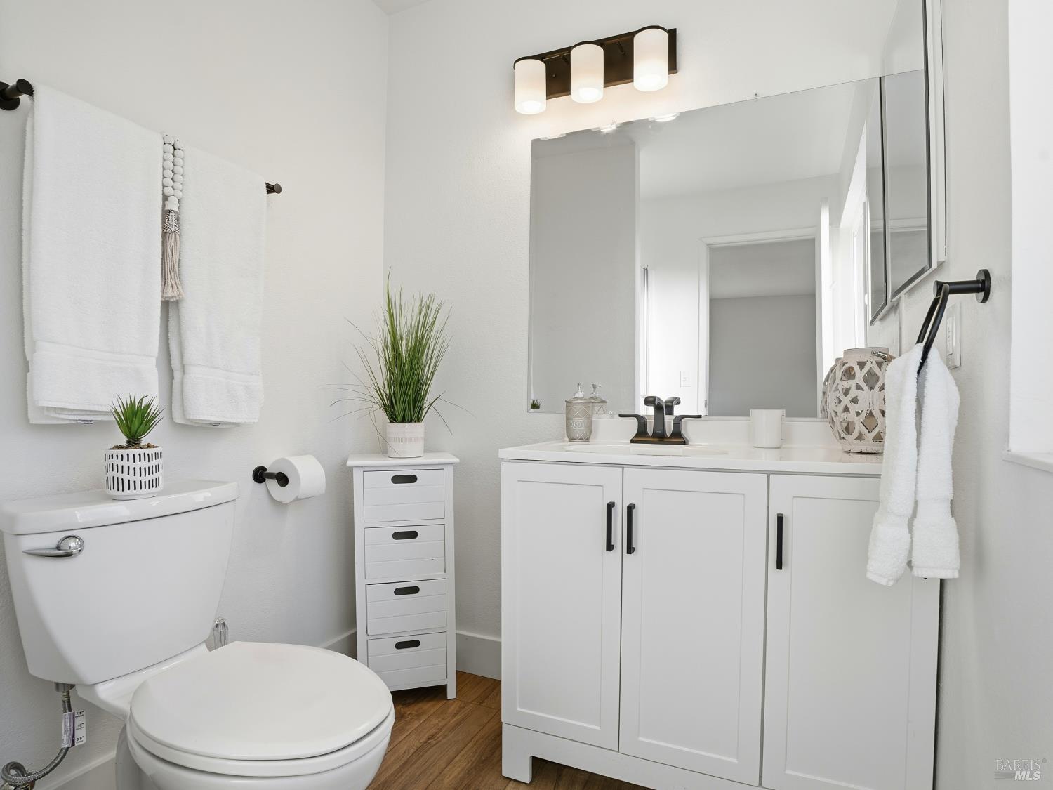 Detail Gallery Image 19 of 36 For 6041 Evelyn Ave, Rohnert Park,  CA 94928 - 4 Beds | 2 Baths