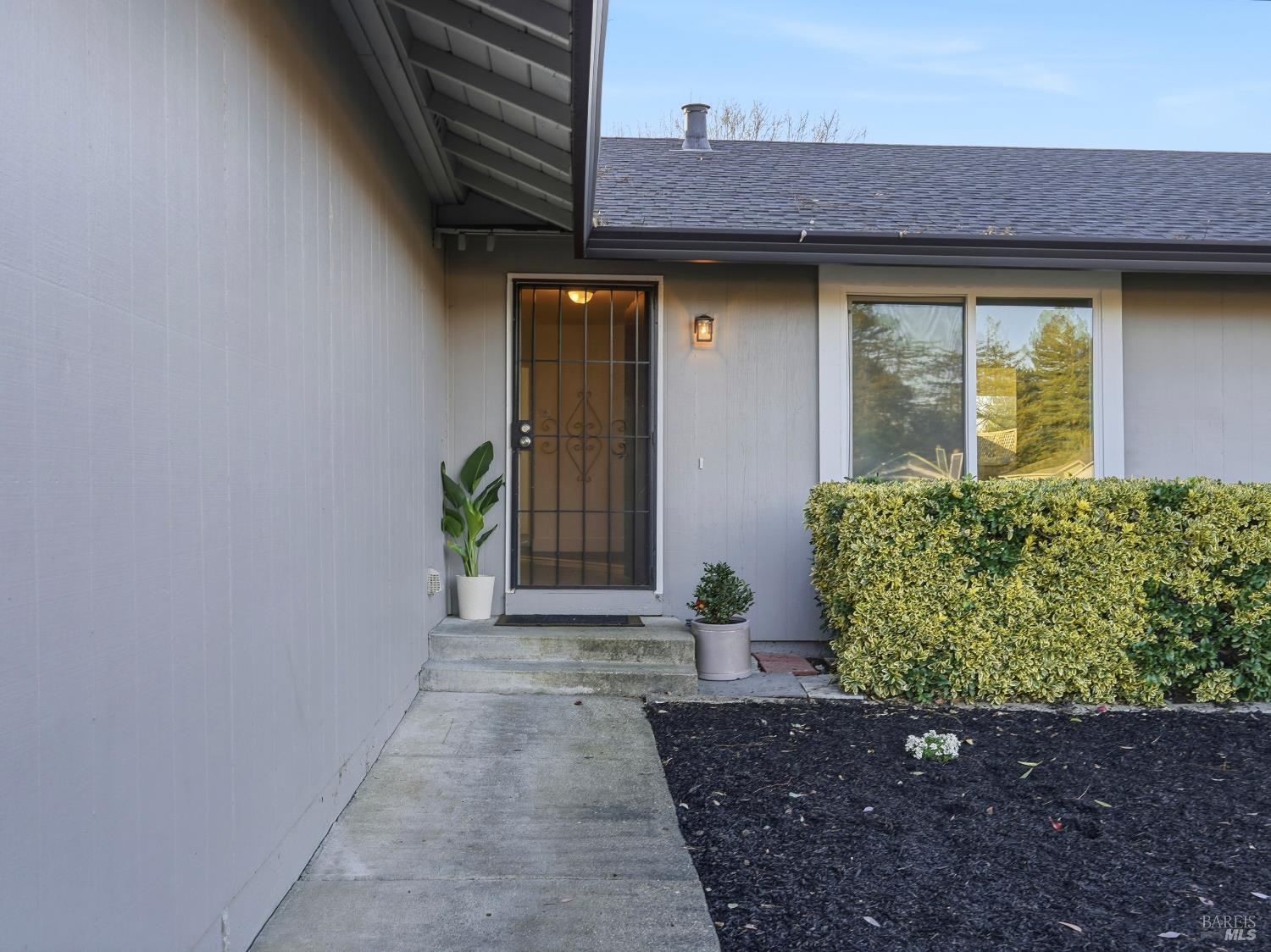 Detail Gallery Image 33 of 36 For 6041 Evelyn Ave, Rohnert Park,  CA 94928 - 4 Beds | 2 Baths