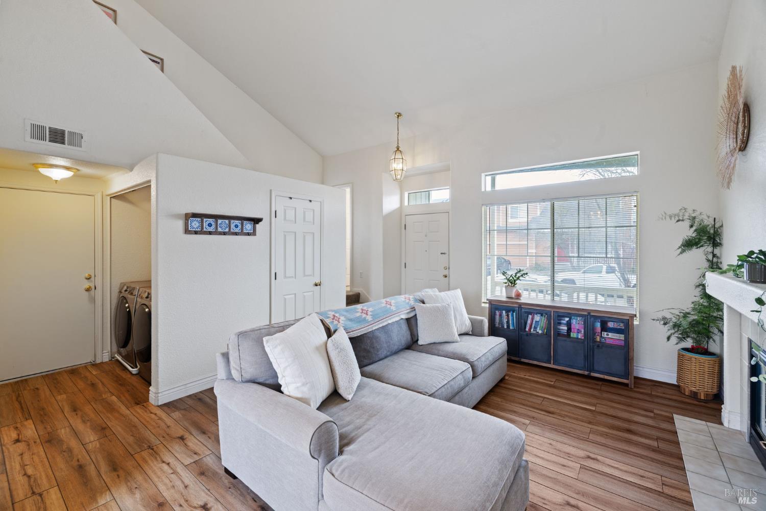 Detail Gallery Image 6 of 46 For 2305 Malachite Way, Santa Rosa,  CA 95404 - 3 Beds | 2/1 Baths