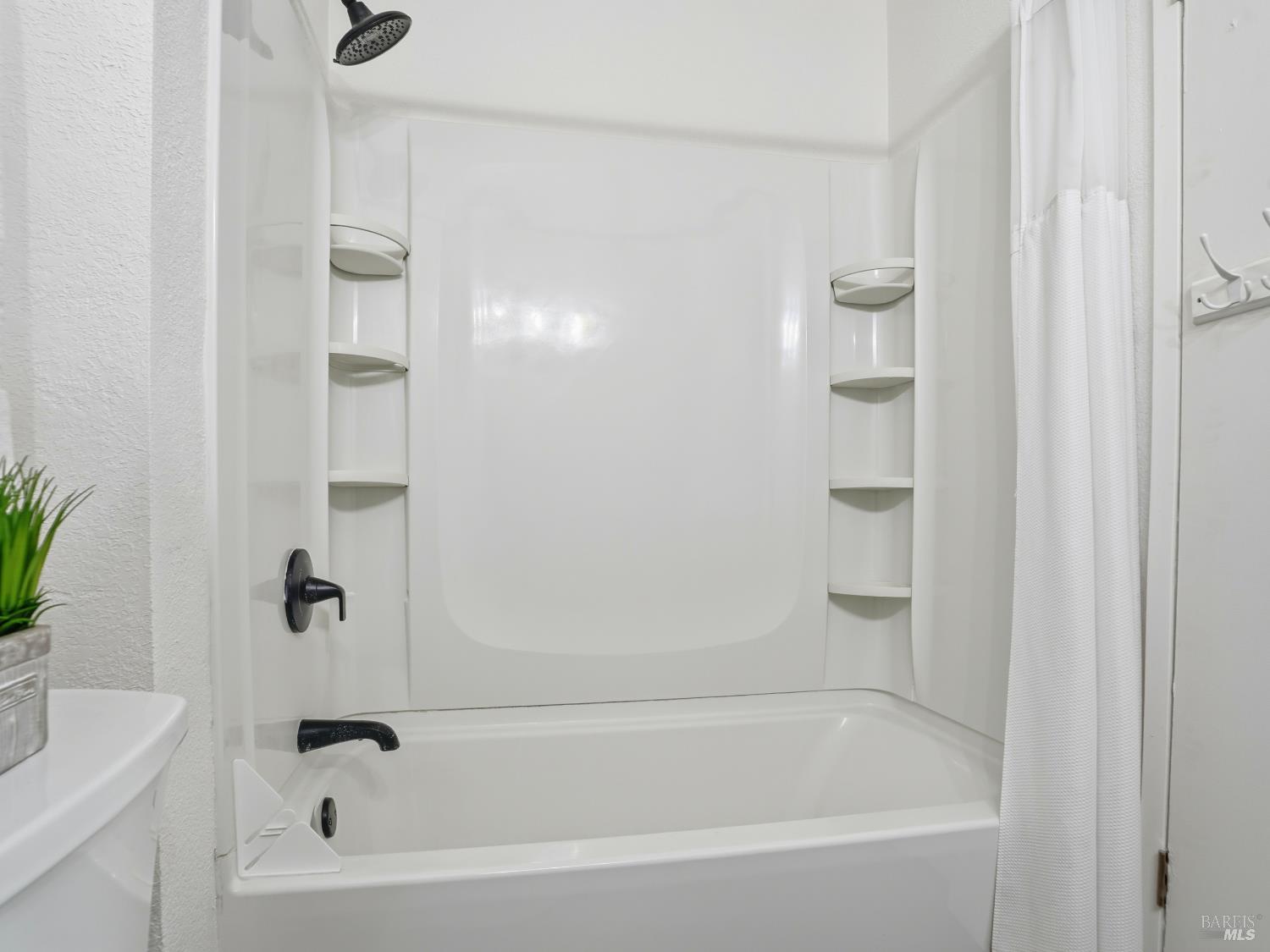 Detail Gallery Image 12 of 36 For 6041 Evelyn Ave, Rohnert Park,  CA 94928 - 4 Beds | 2 Baths