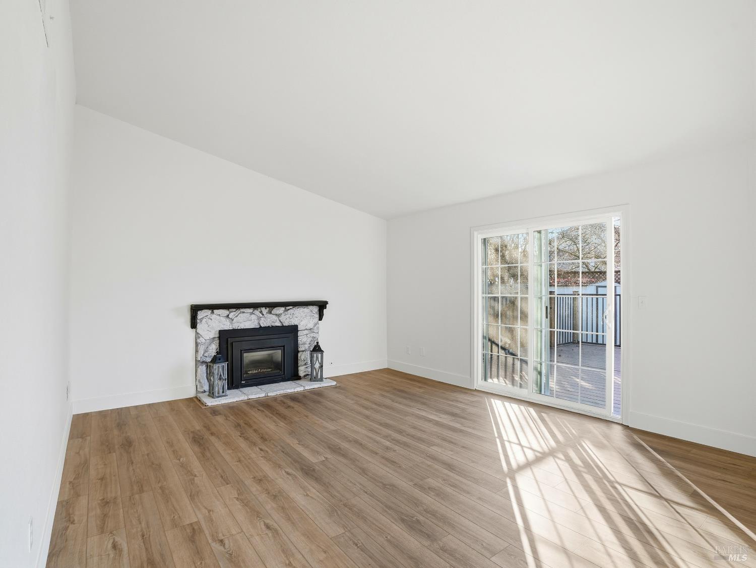 Detail Gallery Image 14 of 36 For 6041 Evelyn Ave, Rohnert Park,  CA 94928 - 4 Beds | 2 Baths