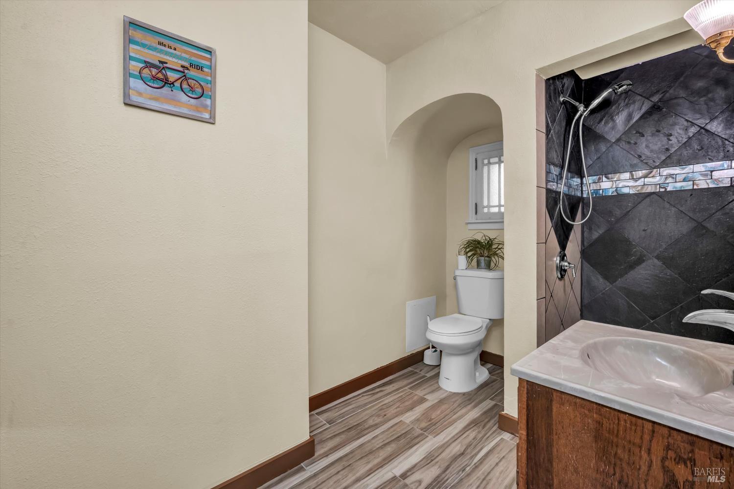 Detail Gallery Image 29 of 54 For 2750 Lakeshore Blvd, Upper Lake,  CA 95485 - 4 Beds | 6 Baths