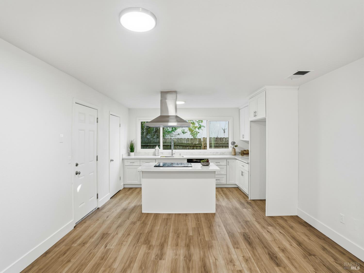 Detail Gallery Image 7 of 36 For 6041 Evelyn Ave, Rohnert Park,  CA 94928 - 4 Beds | 2 Baths