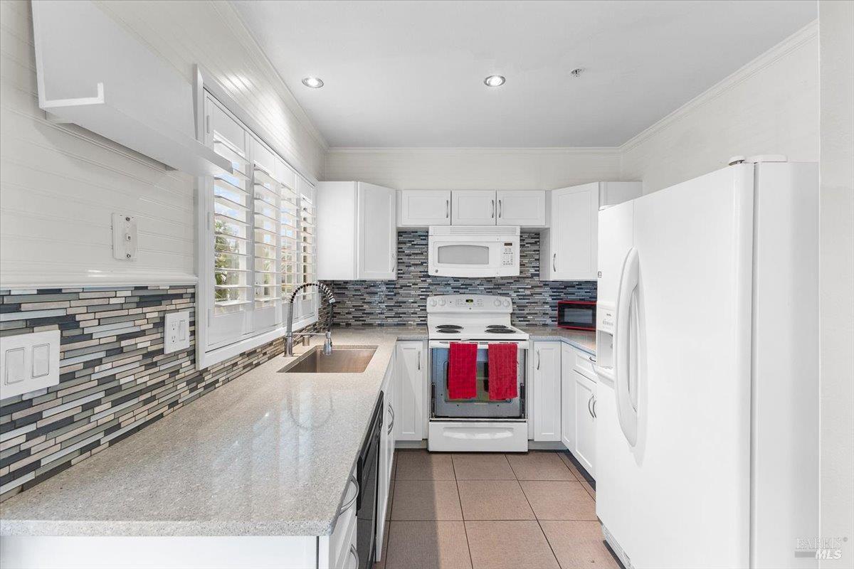 Detail Gallery Image 11 of 29 For 1003 Golf Course Dr, Rohnert Park,  CA 94928 - 2 Beds | 1/1 Baths