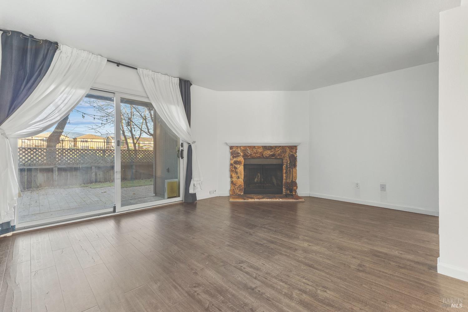 Detail Gallery Image 11 of 37 For 1493 Parkway Dr, Rohnert Park,  CA 94928 - 2 Beds | 1/1 Baths