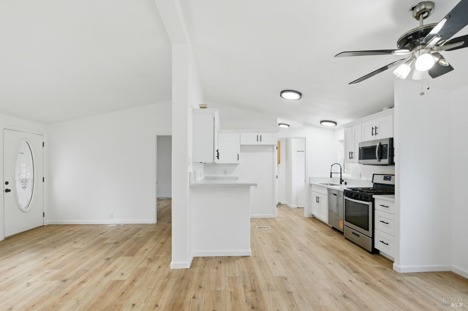 Detail Gallery Image 14 of 39 For 3455 Santa Rosa Ave 8, Santa Rosa,  CA 95407 - 3 Beds | 2 Baths