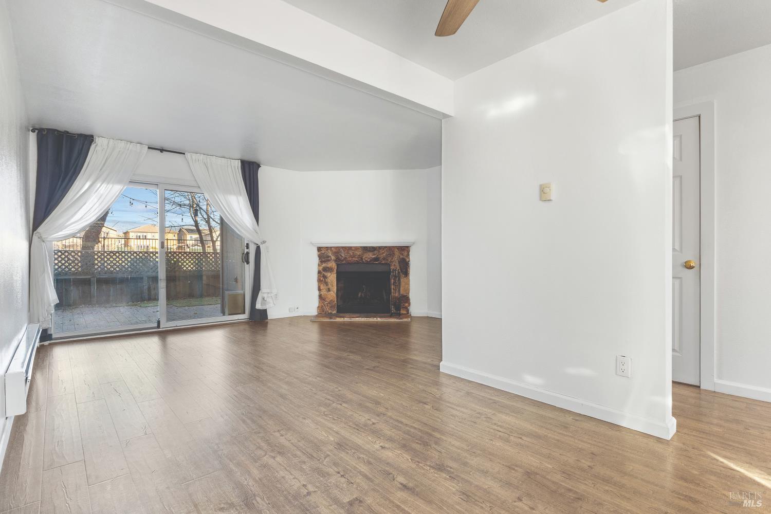 Detail Gallery Image 9 of 37 For 1493 Parkway Dr, Rohnert Park,  CA 94928 - 2 Beds | 1/1 Baths