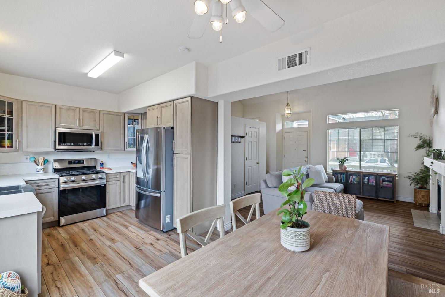 Detail Gallery Image 13 of 46 For 2305 Malachite Way, Santa Rosa,  CA 95404 - 3 Beds | 2/1 Baths