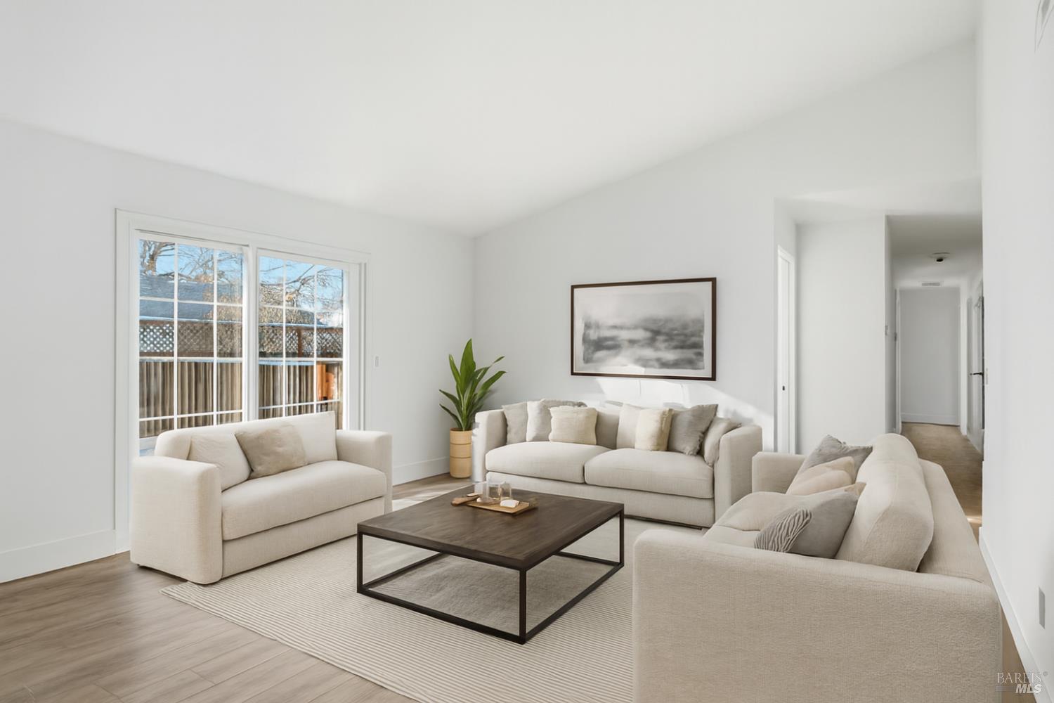 Detail Gallery Image 8 of 36 For 6041 Evelyn Ave, Rohnert Park,  CA 94928 - 4 Beds | 2 Baths