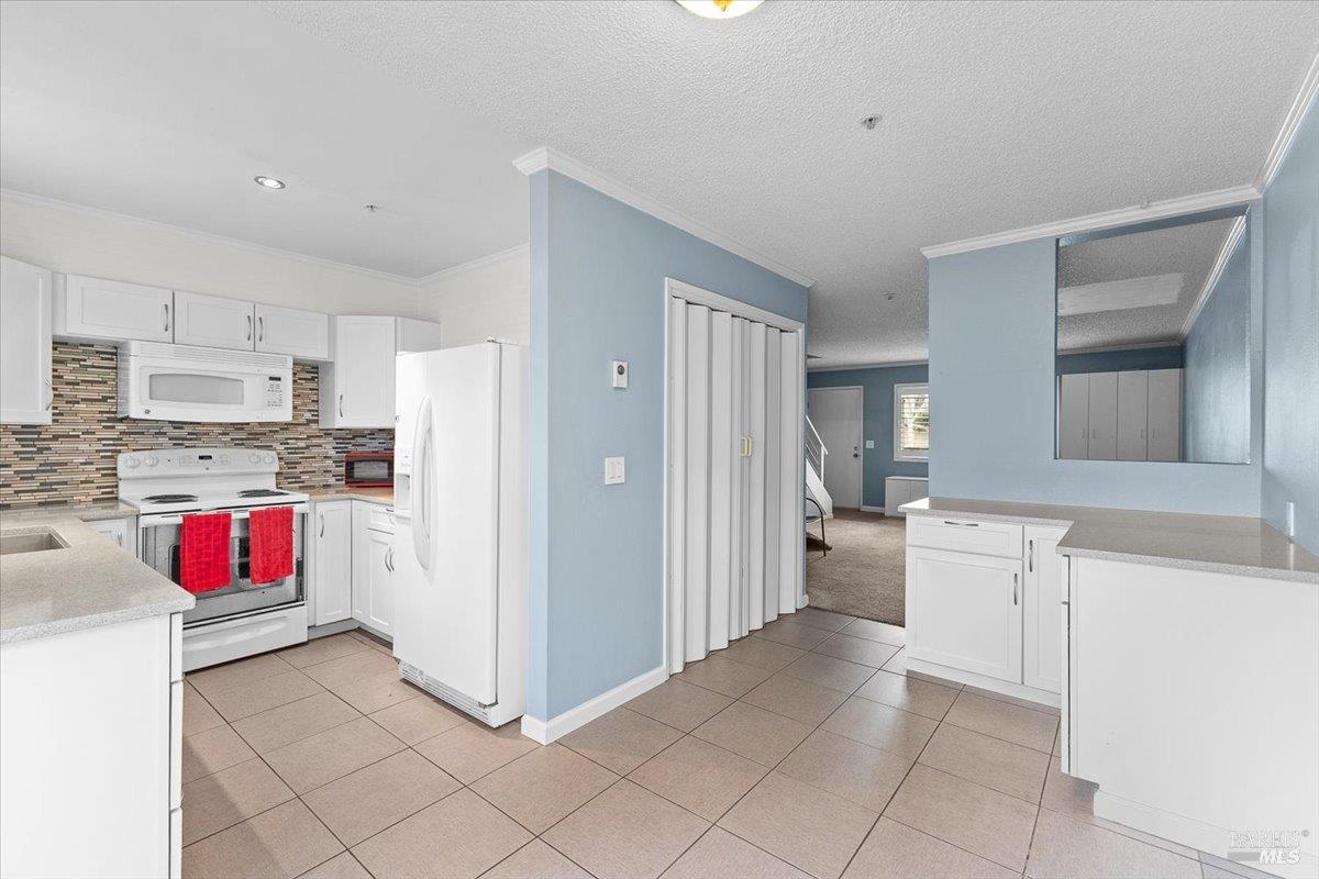 Detail Gallery Image 10 of 29 For 1003 Golf Course Dr, Rohnert Park,  CA 94928 - 2 Beds | 1/1 Baths