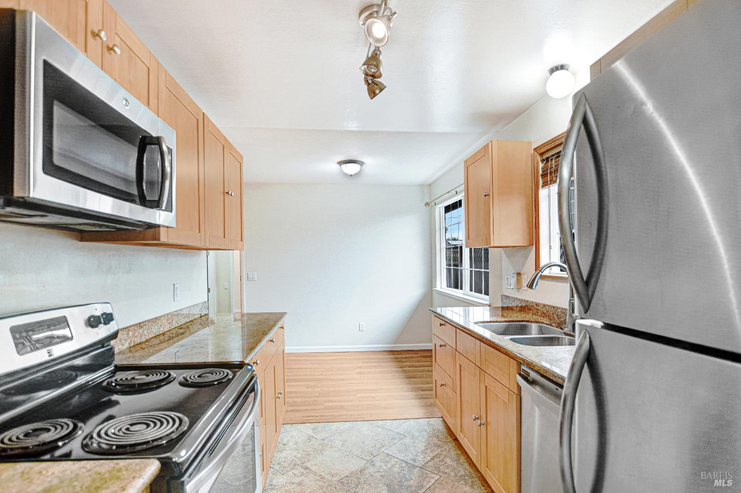 Detail Gallery Image 14 of 38 For 7257 Belita Ave, Rohnert Park,  CA 94928 - 4 Beds | 2 Baths