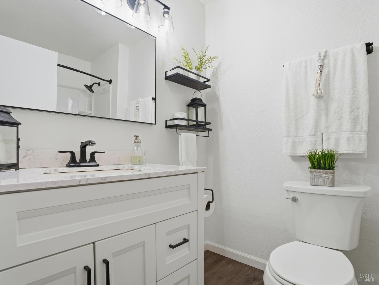 Detail Gallery Image 11 of 36 For 6041 Evelyn Ave, Rohnert Park,  CA 94928 - 4 Beds | 2 Baths