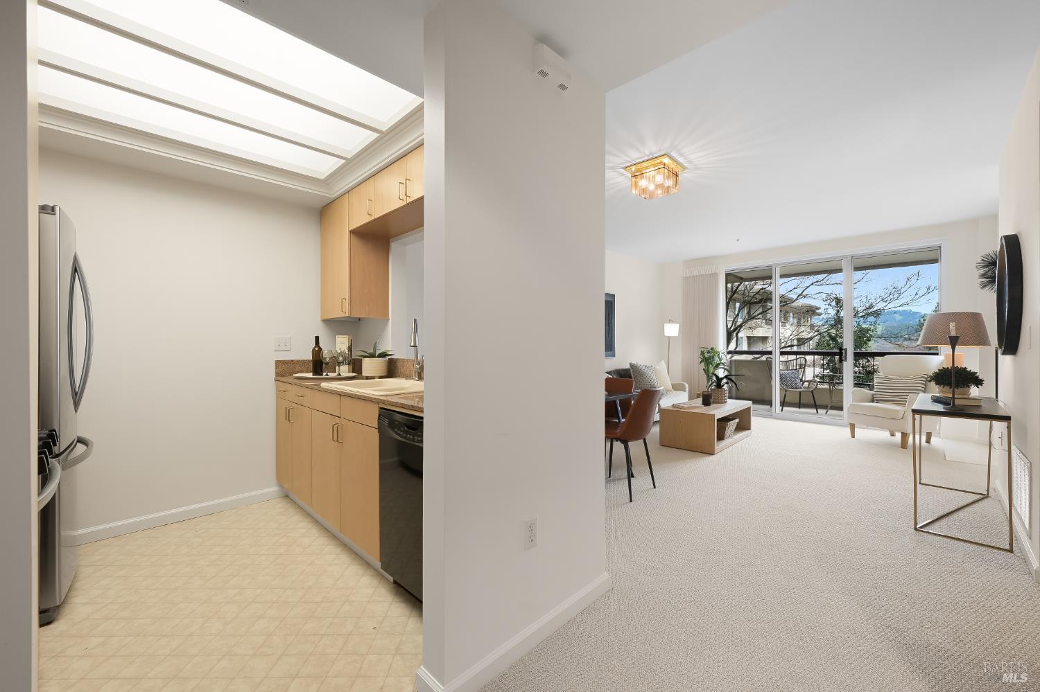 Detail Gallery Image 12 of 12 For 200 Deer Valley Rd 2g,  San Rafael,  CA 94903 - 1 Beds | 1/1 Baths