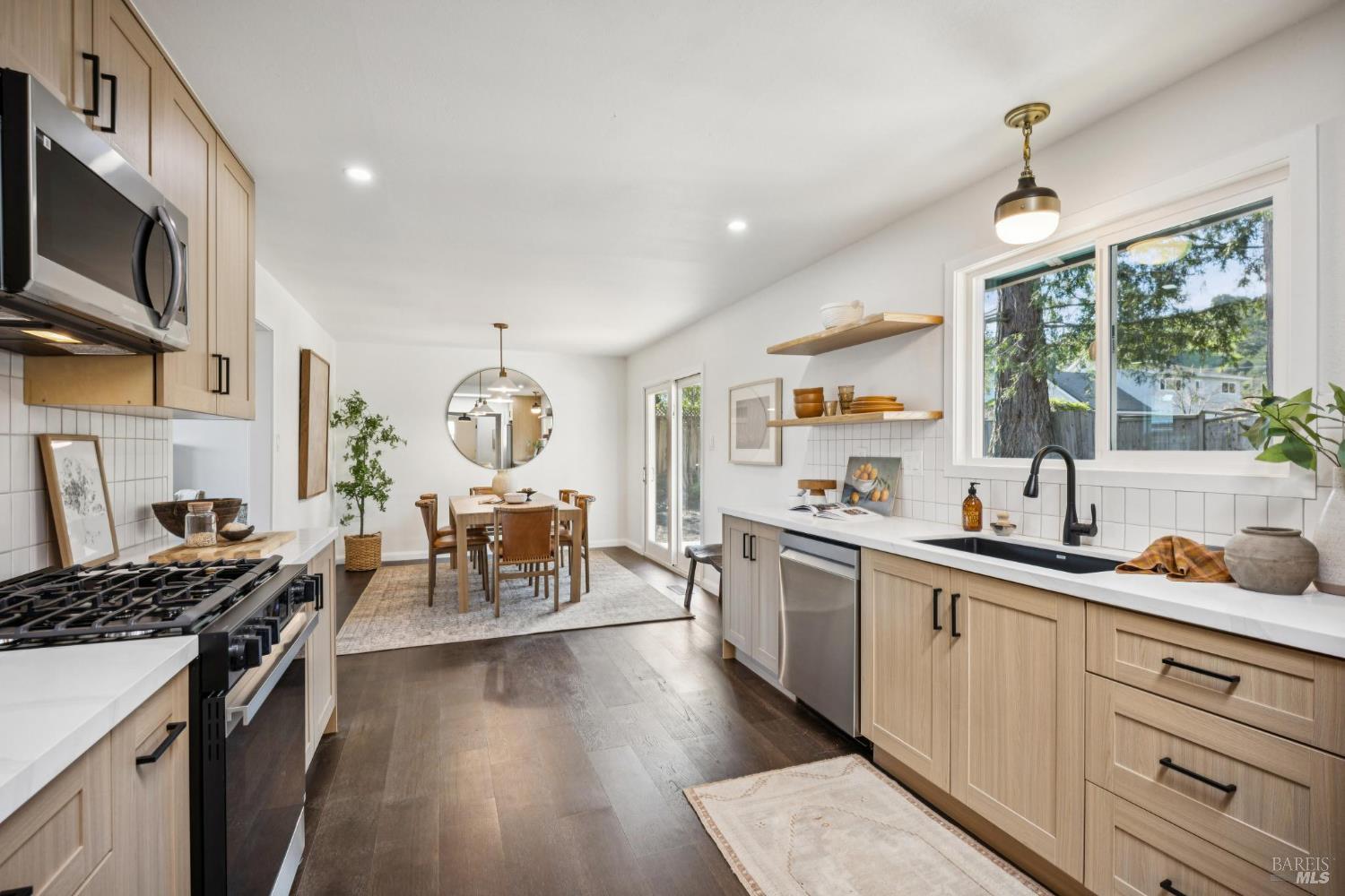 Detail Gallery Image 9 of 54 For 3 Fabian Ct, Novato,  CA 94947 - 3 Beds | 2 Baths