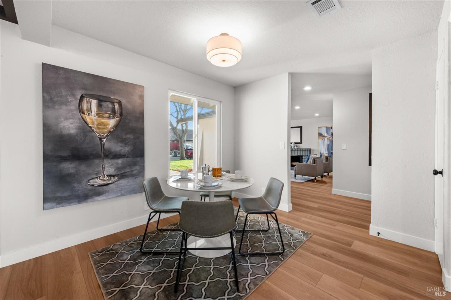 Detail Gallery Image 10 of 19 For 428 Crofters Ct, Fairfield,  CA 94533 - 4 Beds | 2 Baths