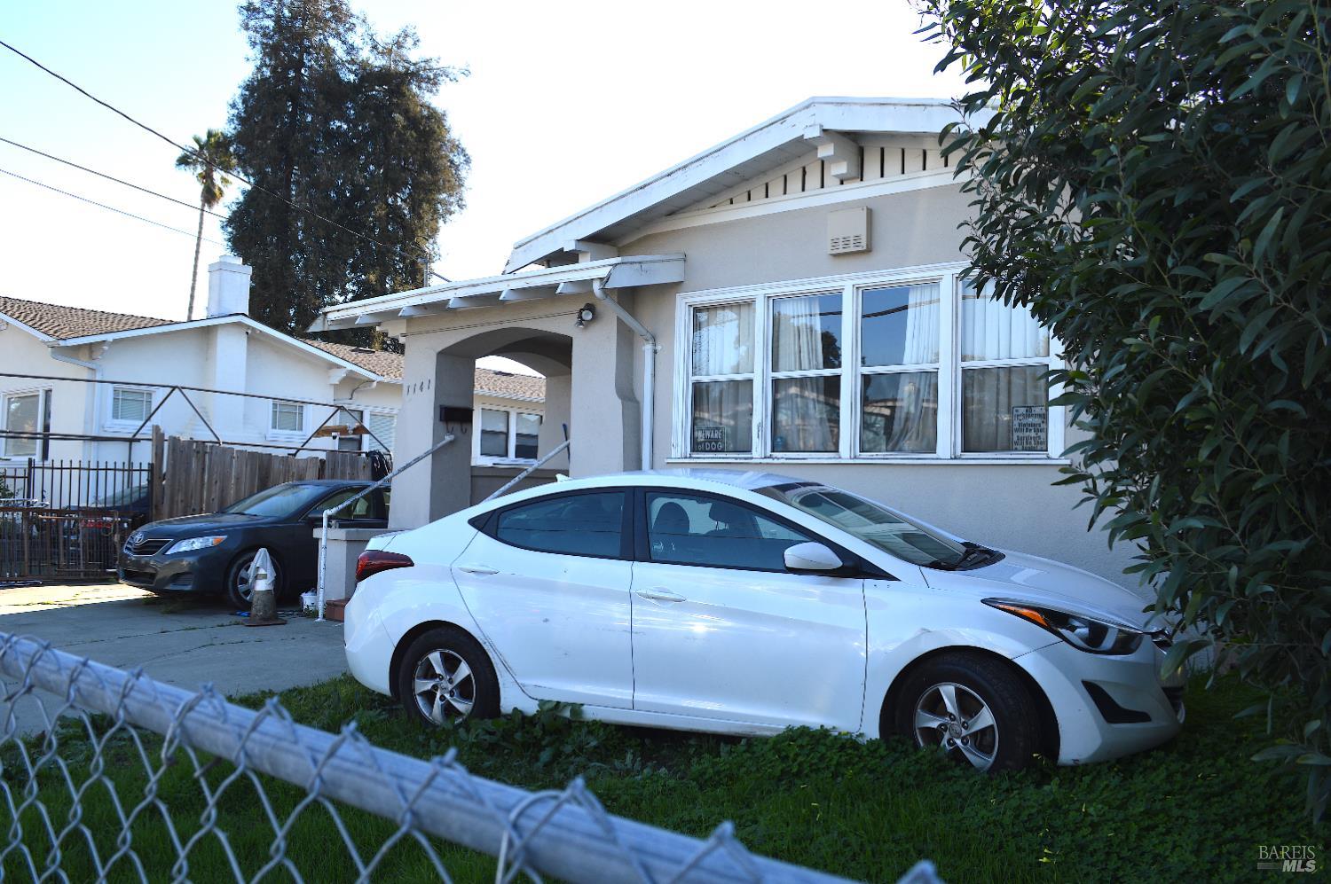 Detail Gallery Image 2 of 20 For 1141 E 33rd St, Oakland,  CA 94610 - 2 Beds | 2 Baths