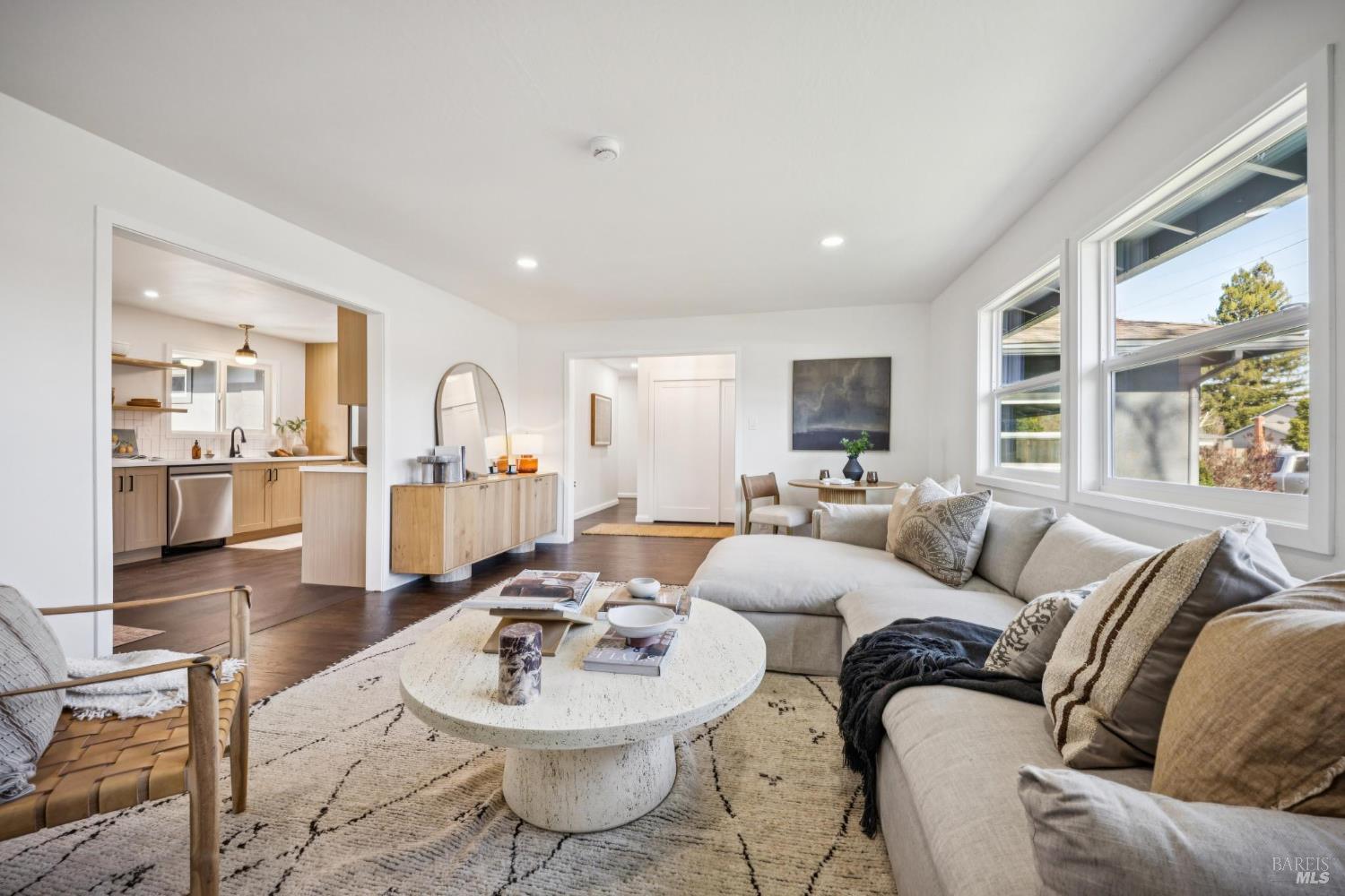 Detail Gallery Image 8 of 54 For 3 Fabian Ct, Novato,  CA 94947 - 3 Beds | 2 Baths