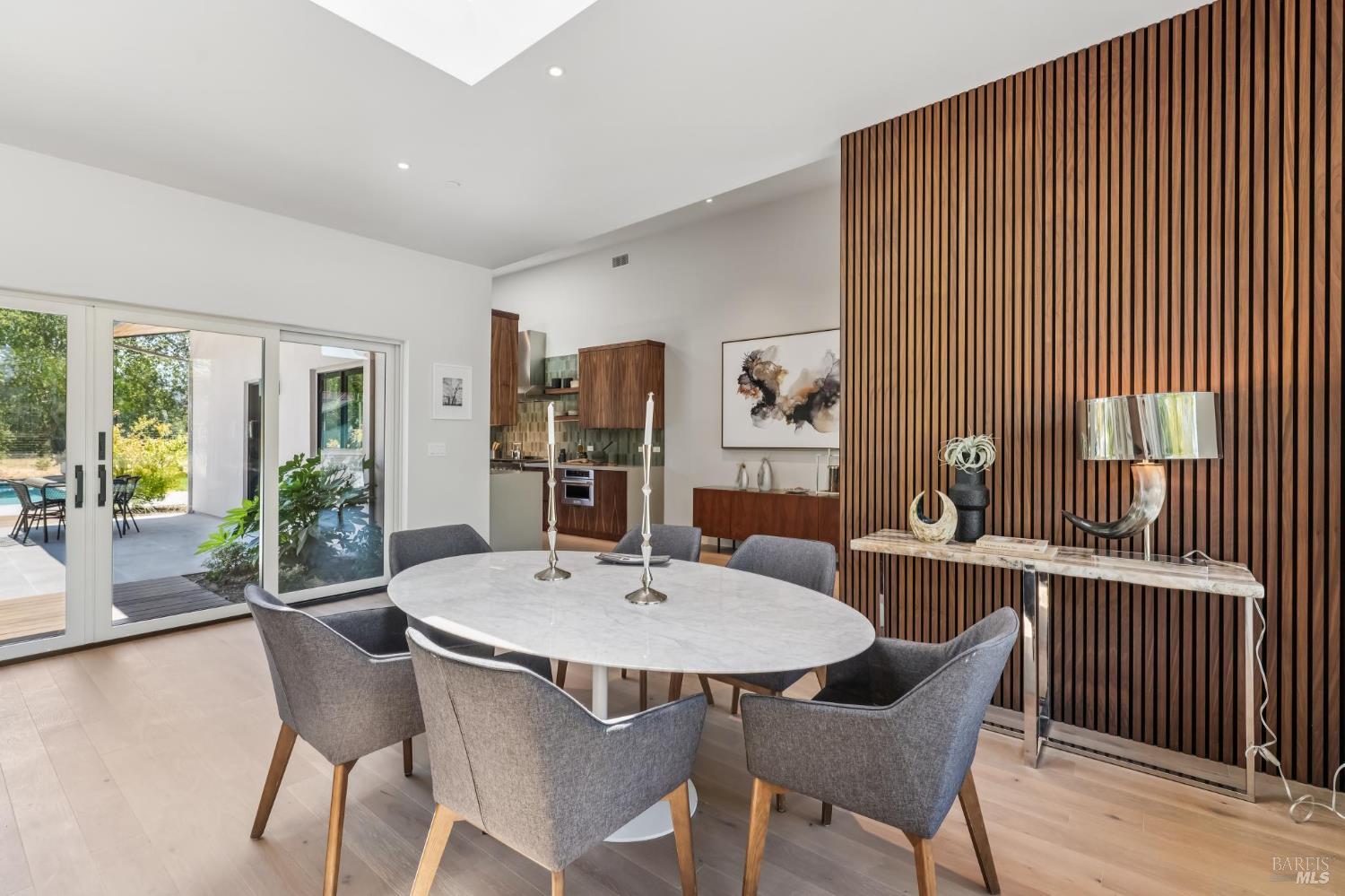 Detail Gallery Image 7 of 49 For 216 1st St, Sonoma,  CA 95476 - 3 Beds | 2/1 Baths