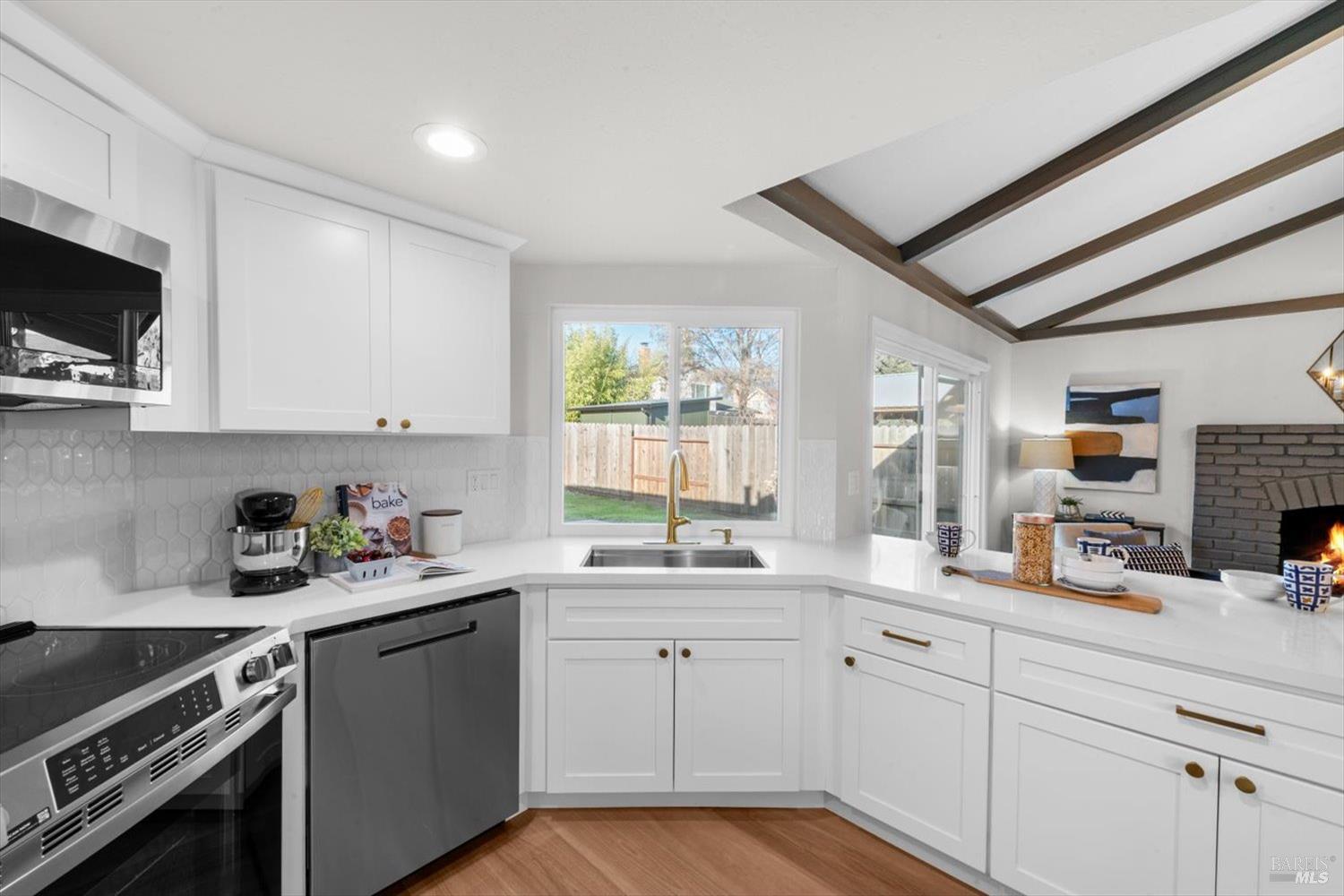 Detail Gallery Image 9 of 19 For 428 Crofters Ct, Fairfield,  CA 94533 - 4 Beds | 2 Baths