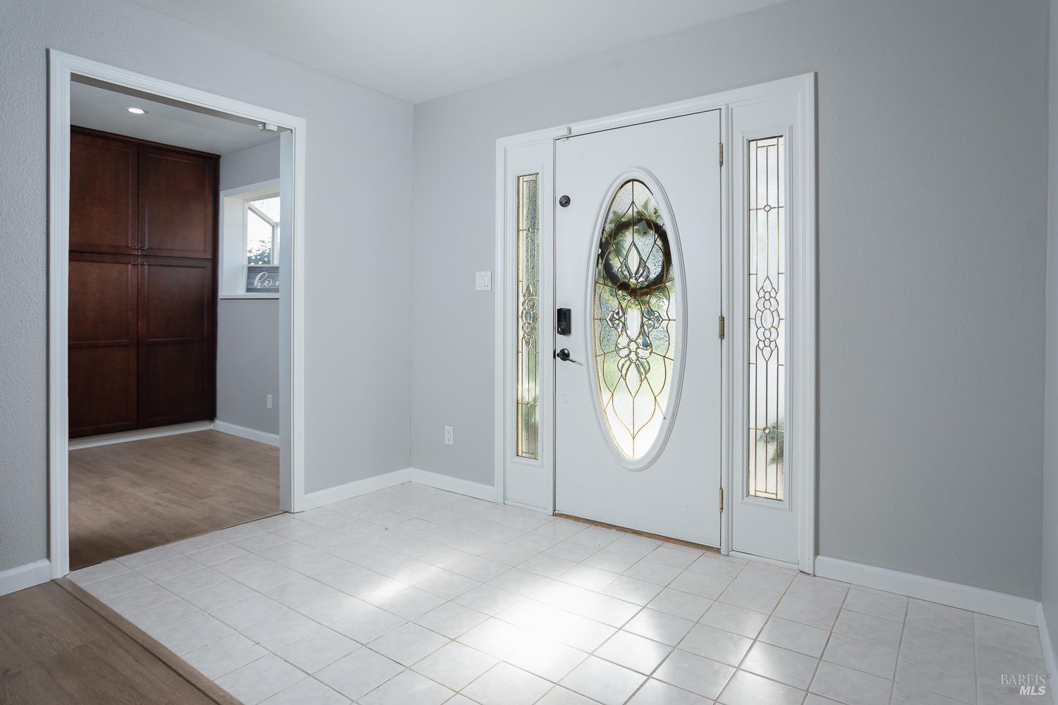 Detail Gallery Image 4 of 47 For 16 Solano Dr, Dixon,  CA 95620 - 5 Beds | 3 Baths