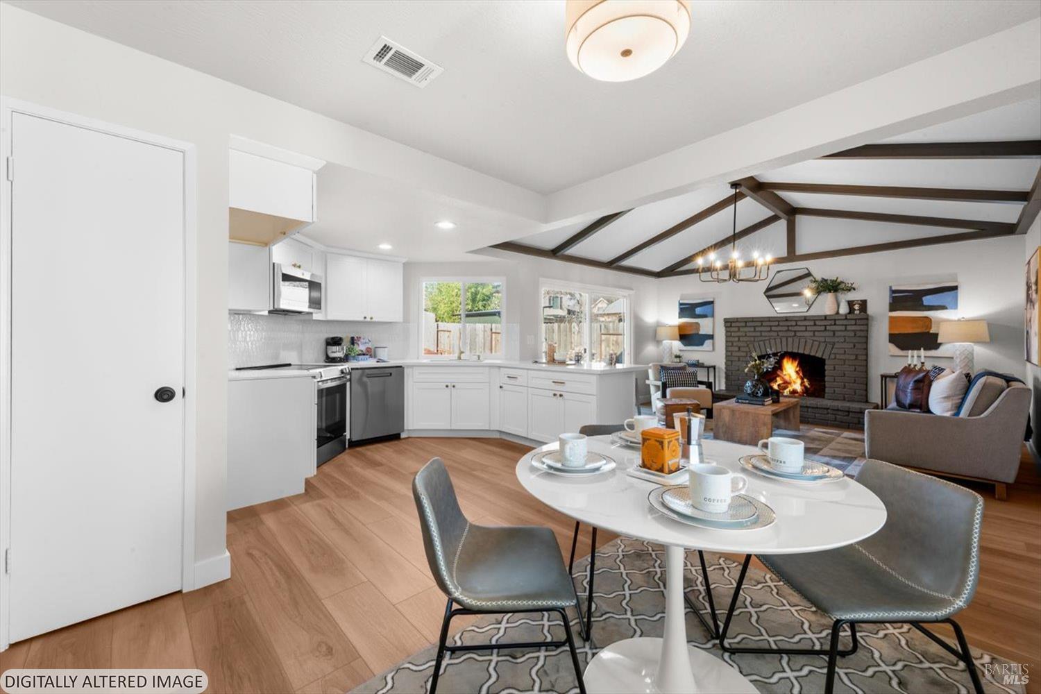 Detail Gallery Image 5 of 19 For 428 Crofters Ct, Fairfield,  CA 94533 - 4 Beds | 2 Baths