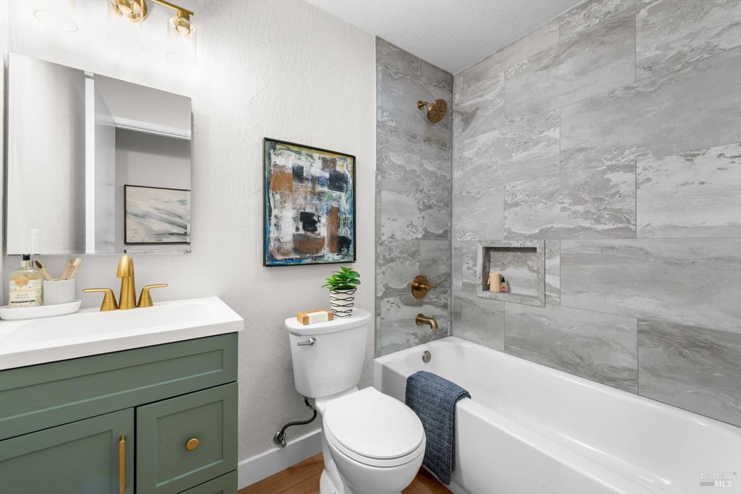 Detail Gallery Image 17 of 19 For 428 Crofters Ct, Fairfield,  CA 94533 - 4 Beds | 2 Baths