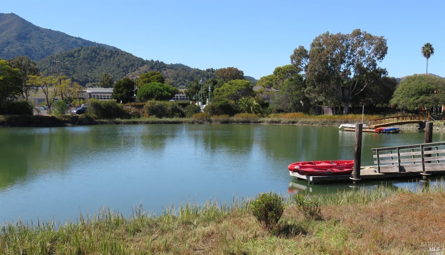 Detail Gallery Image 2 of 10 For 100 Lucky Dr #108,  Corte Madera,  CA 94925 - 2 Beds | 2 Baths