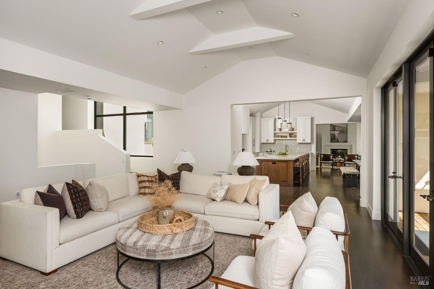 Detail Gallery Image 14 of 45 For 9359 Ladera Rd, Glen Ellen,  CA 95442 - 4 Beds | 5/1 Baths