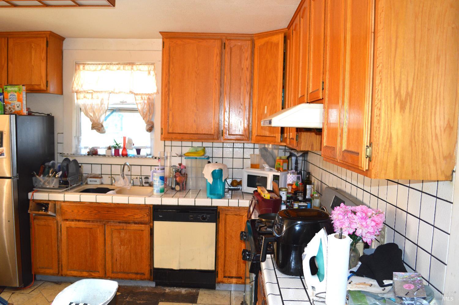 Detail Gallery Image 12 of 20 For 1141 E 33rd St, Oakland,  CA 94610 - 2 Beds | 2 Baths