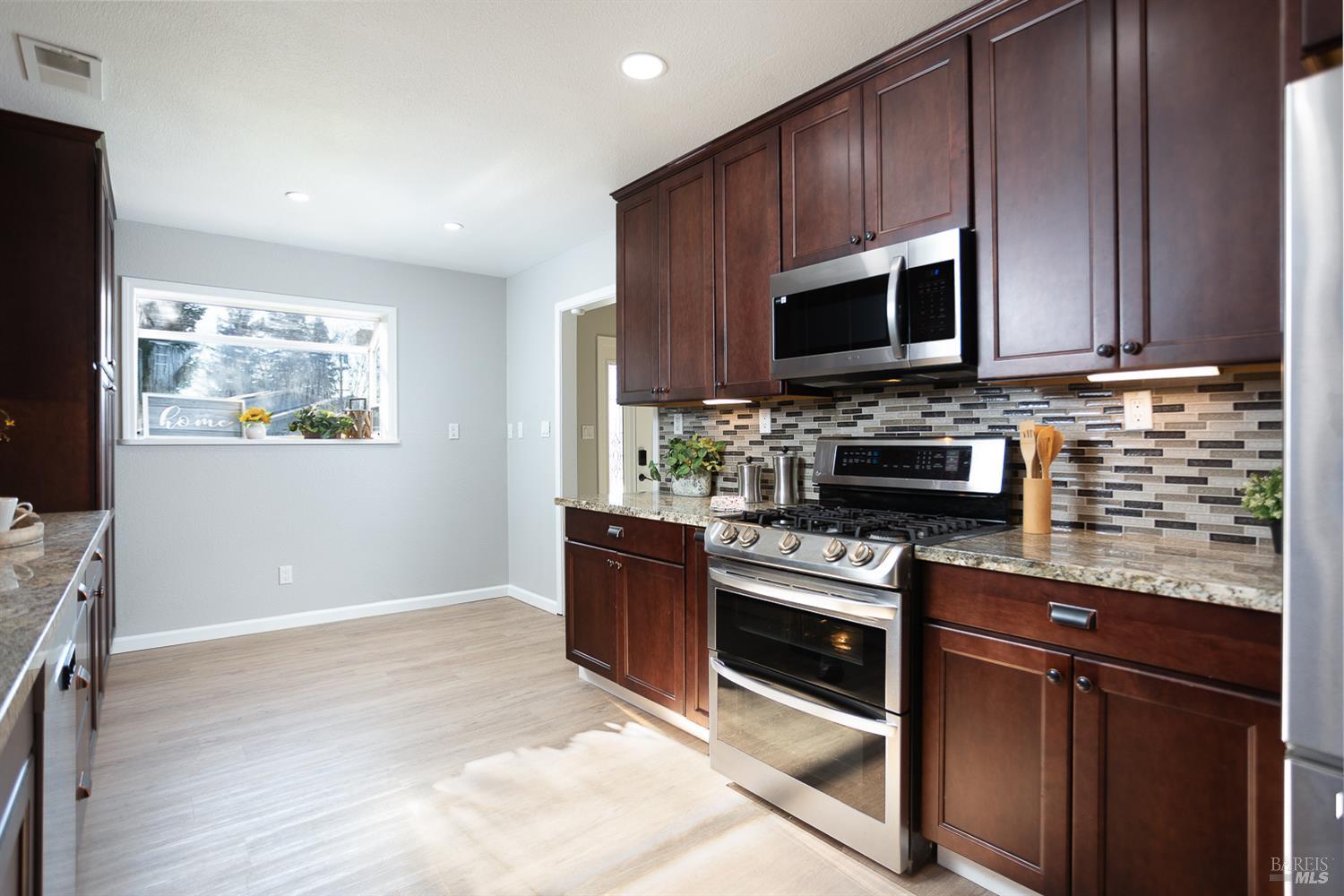 Detail Gallery Image 11 of 47 For 16 Solano Dr, Dixon,  CA 95620 - 5 Beds | 3 Baths