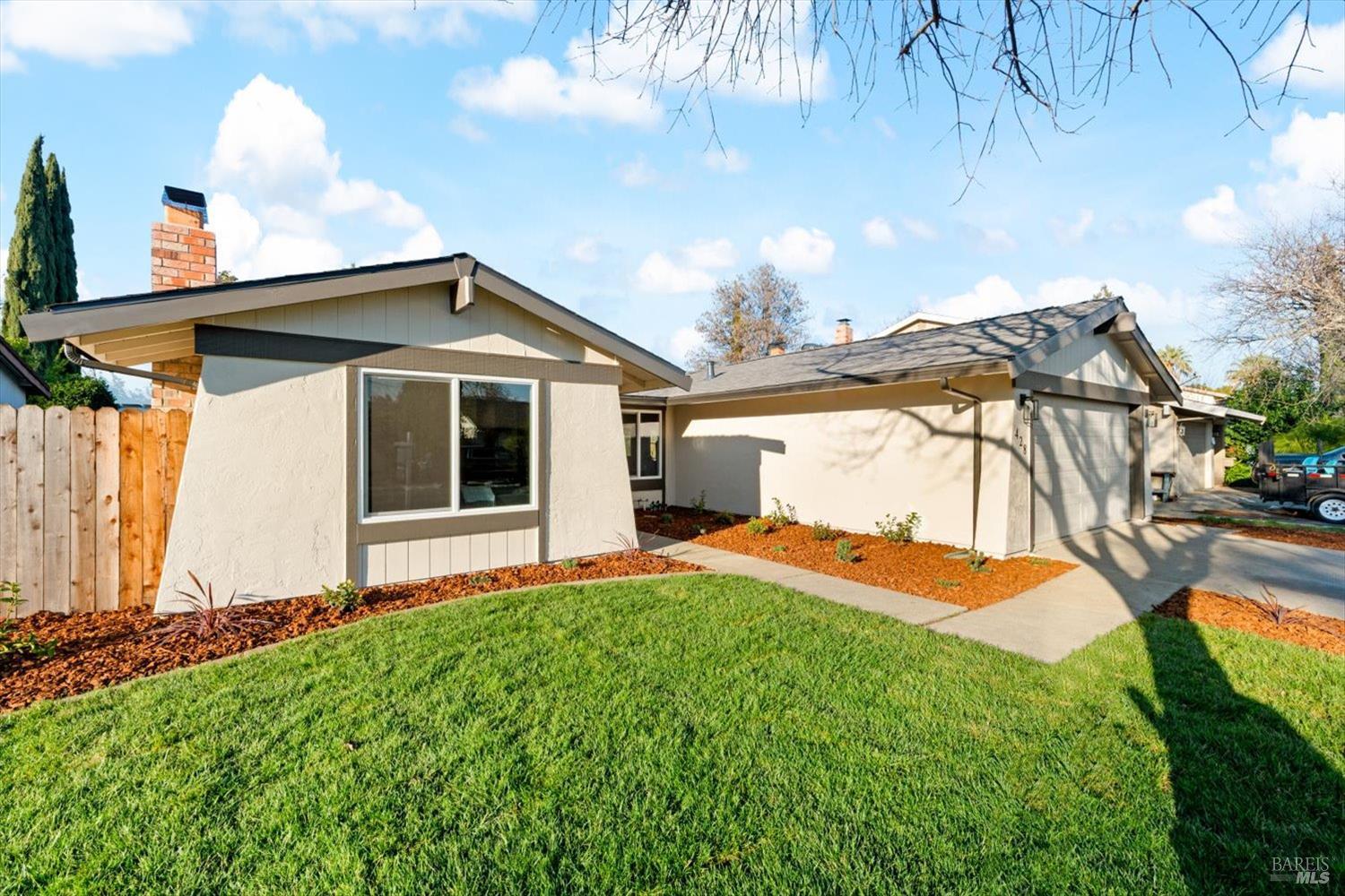 Detail Gallery Image 2 of 19 For 428 Crofters Ct, Fairfield,  CA 94533 - 4 Beds | 2 Baths