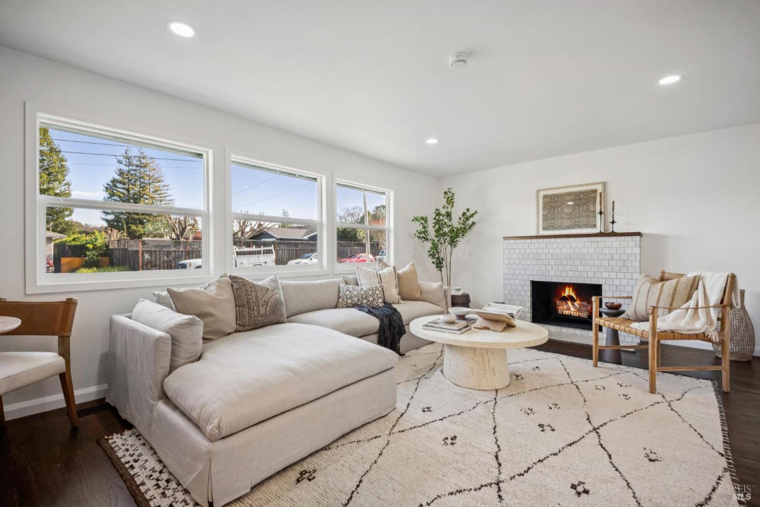 Detail Gallery Image 6 of 54 For 3 Fabian Ct, Novato,  CA 94947 - 3 Beds | 2 Baths