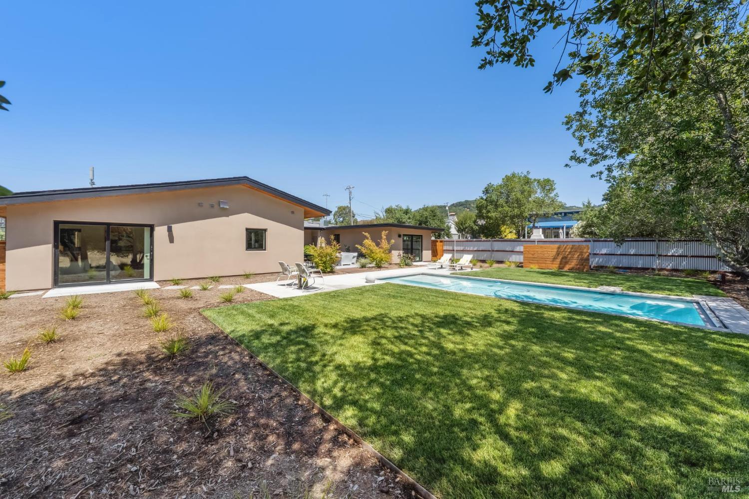 Detail Gallery Image 17 of 49 For 216 1st St, Sonoma,  CA 95476 - 3 Beds | 2/1 Baths