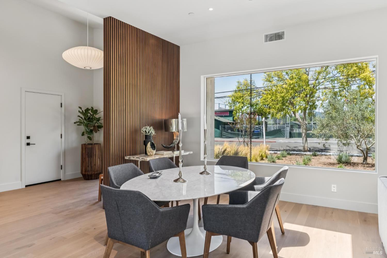 Detail Gallery Image 5 of 49 For 216 1st St, Sonoma,  CA 95476 - 3 Beds | 2/1 Baths