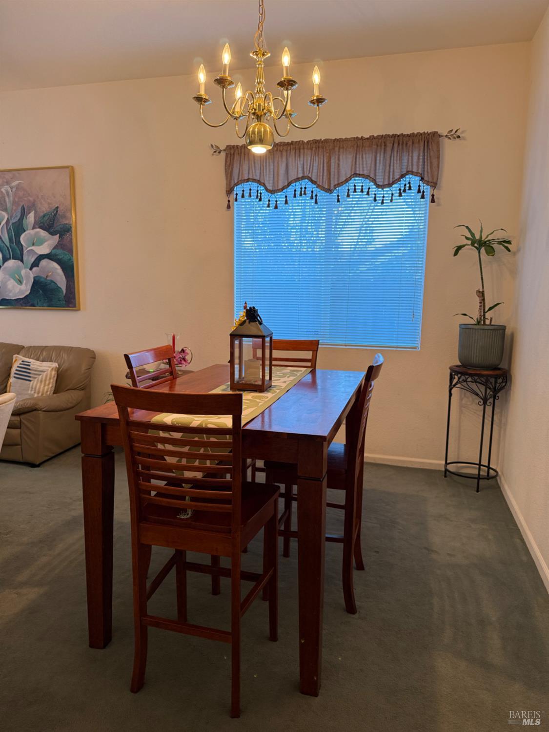 Detail Gallery Image 5 of 15 For 5444 La Salle Way, Vallejo,  CA 94591 - 3 Beds | 2 Baths