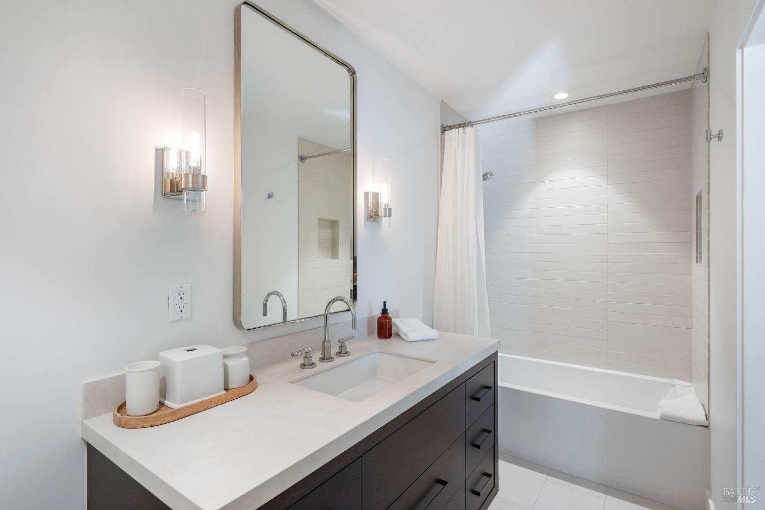 Detail Gallery Image 22 of 45 For 9359 Ladera Rd, Glen Ellen,  CA 95442 - 4 Beds | 5/1 Baths