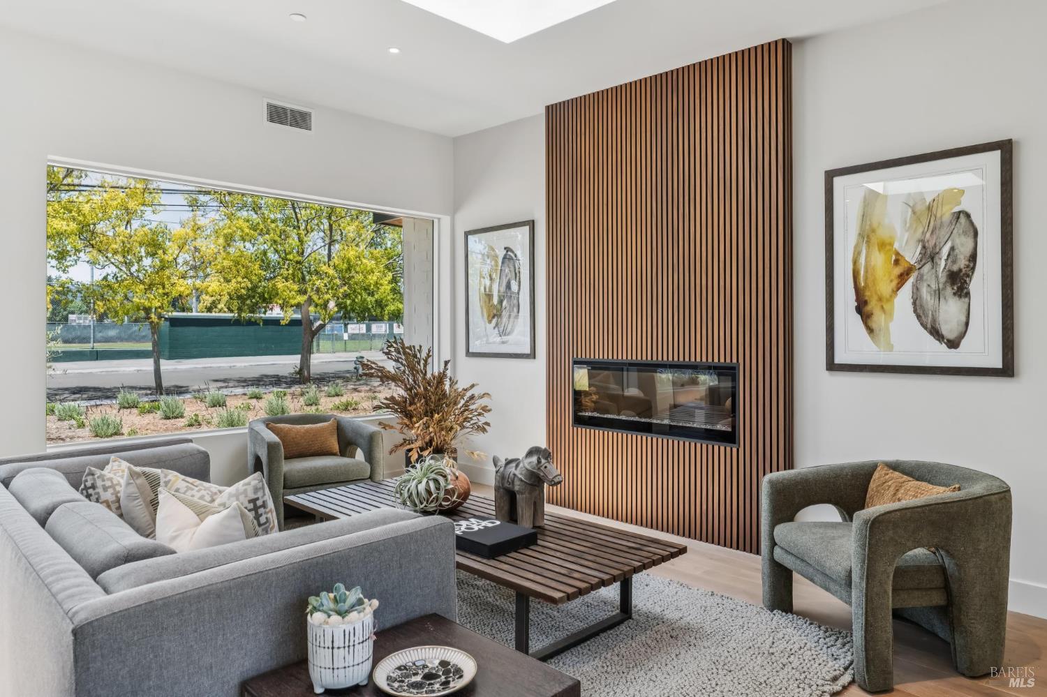 Detail Gallery Image 4 of 49 For 216 1st St, Sonoma,  CA 95476 - 3 Beds | 2/1 Baths