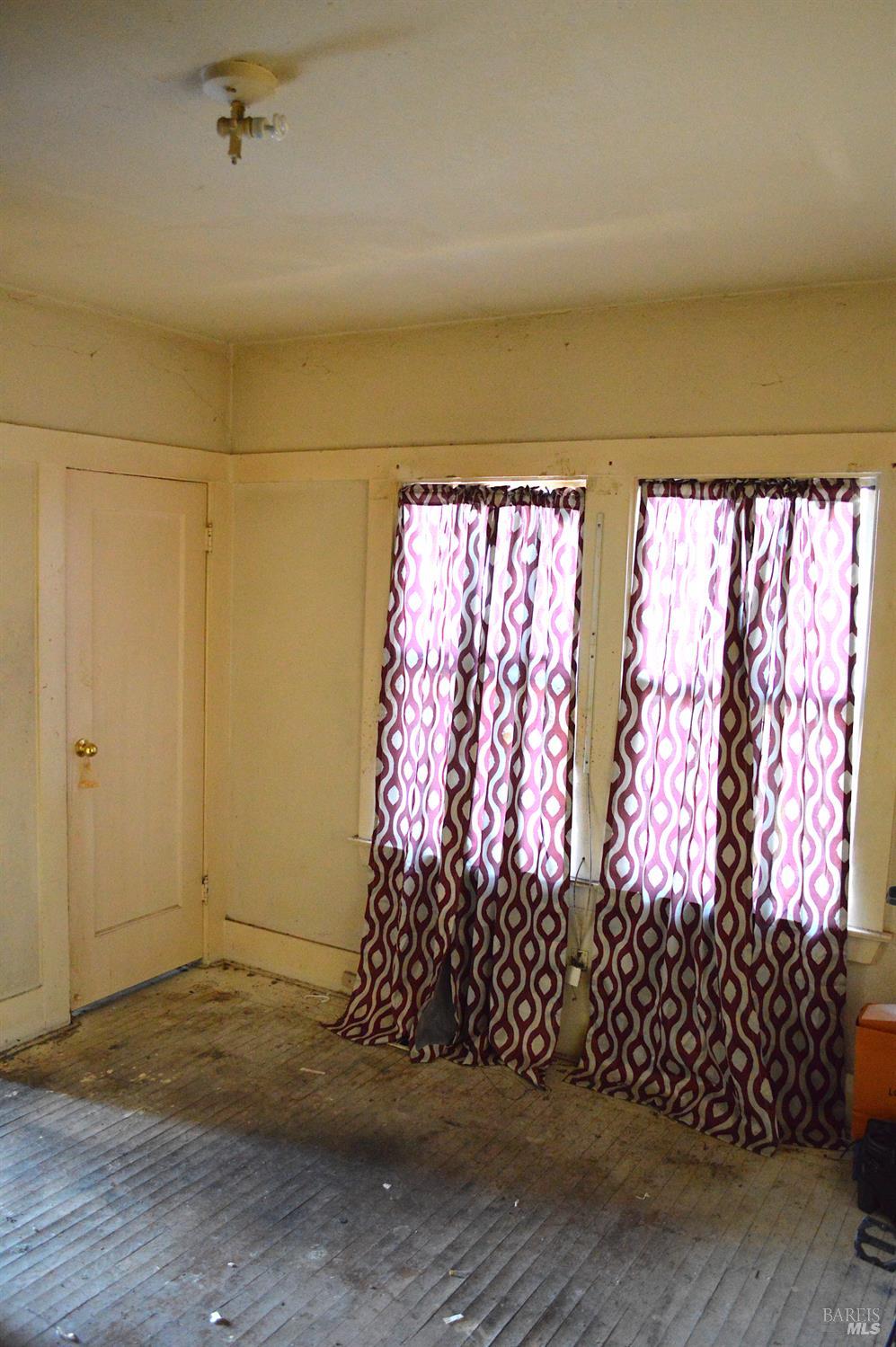 Detail Gallery Image 8 of 20 For 1141 E 33rd St, Oakland,  CA 94610 - 2 Beds | 2 Baths