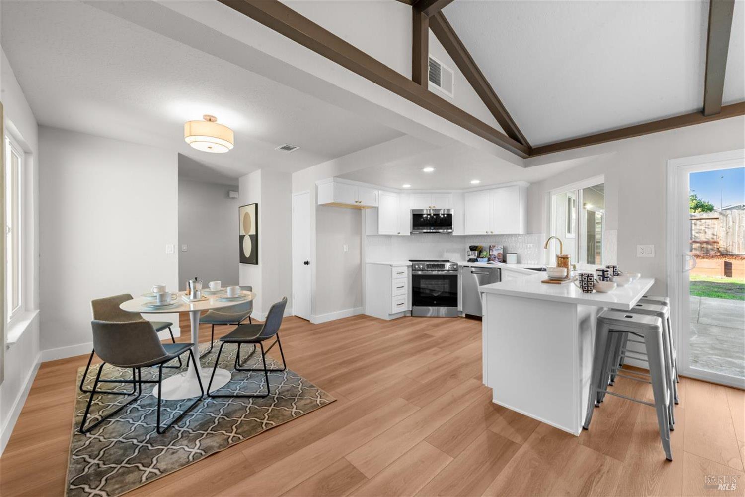 Detail Gallery Image 7 of 19 For 428 Crofters Ct, Fairfield,  CA 94533 - 4 Beds | 2 Baths