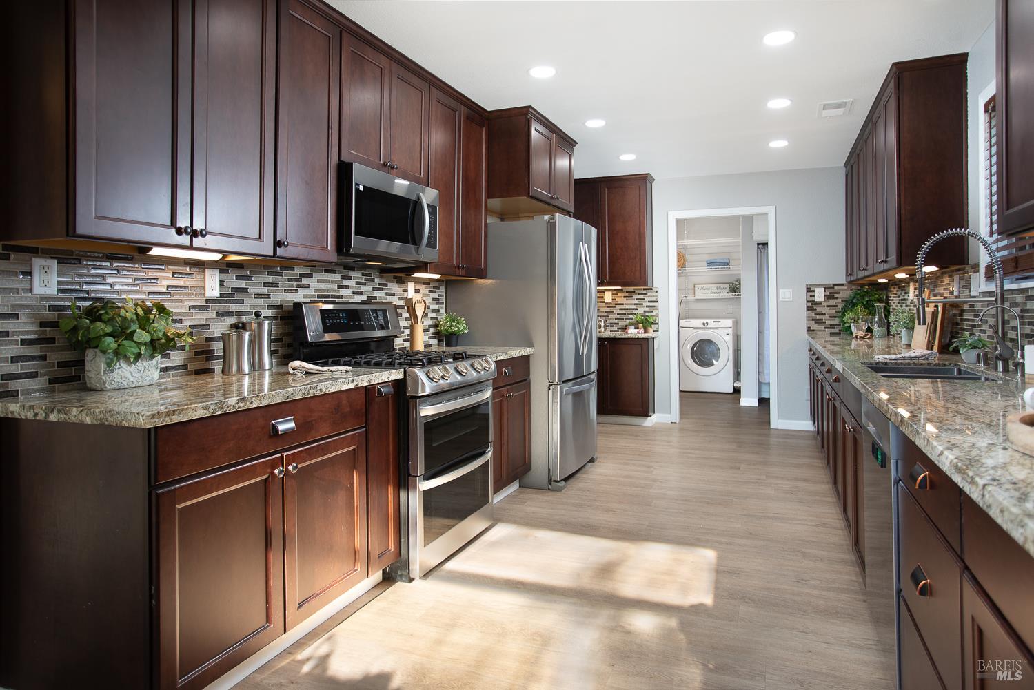 Detail Gallery Image 14 of 47 For 16 Solano Dr, Dixon,  CA 95620 - 5 Beds | 3 Baths