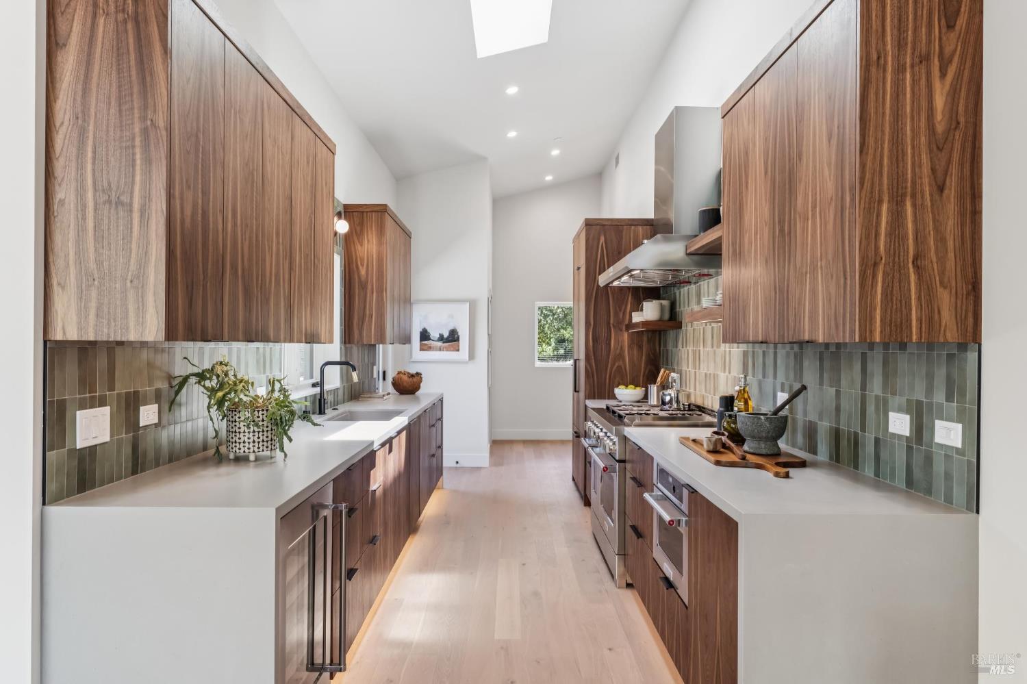 Detail Gallery Image 10 of 49 For 216 1st St, Sonoma,  CA 95476 - 3 Beds | 2/1 Baths