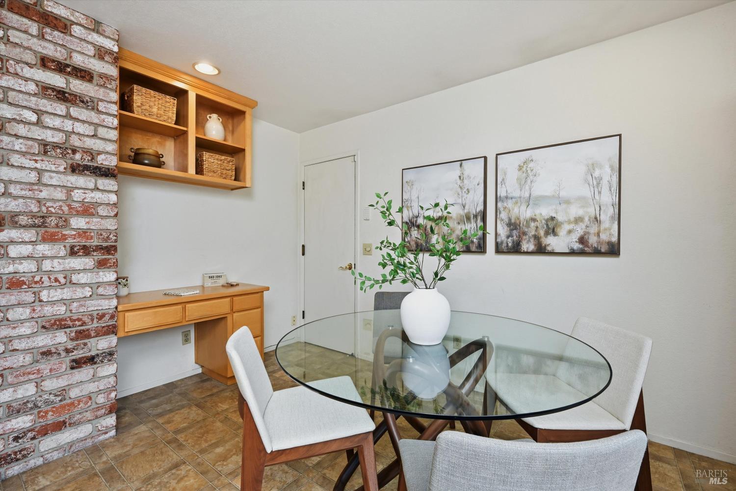 Detail Gallery Image 18 of 30 For 1808 Sherwood Ct, Santa Rosa,  CA 95405 - 2 Beds | 2 Baths