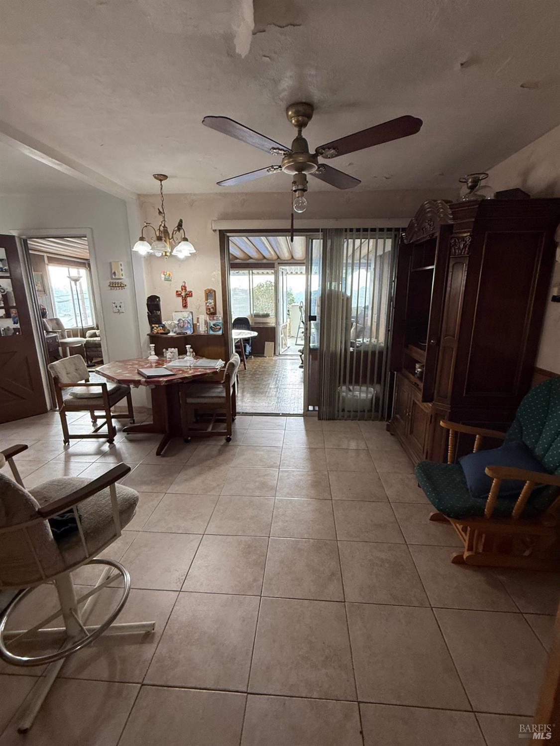 Detail Gallery Image 4 of 9 For 116 Navone St, Vallejo,  CA 94591 - 2 Beds | 1 Baths